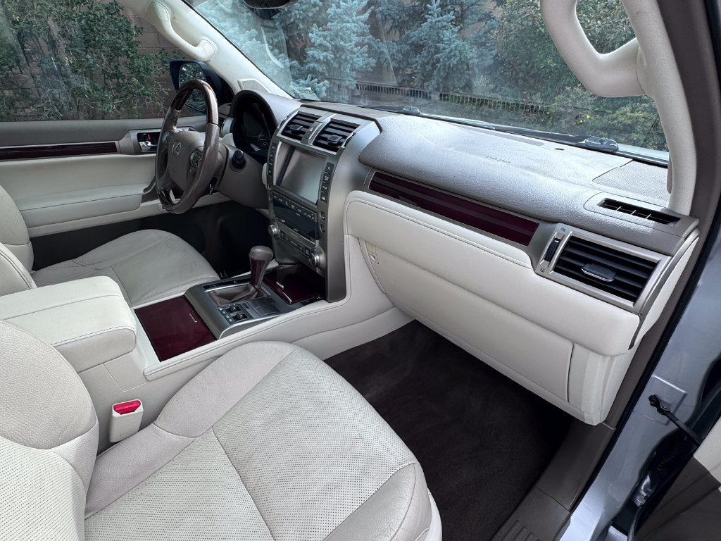 Used 2019 Lexus GX 460 Premium w/ Premium Package AWD/4WD image 39