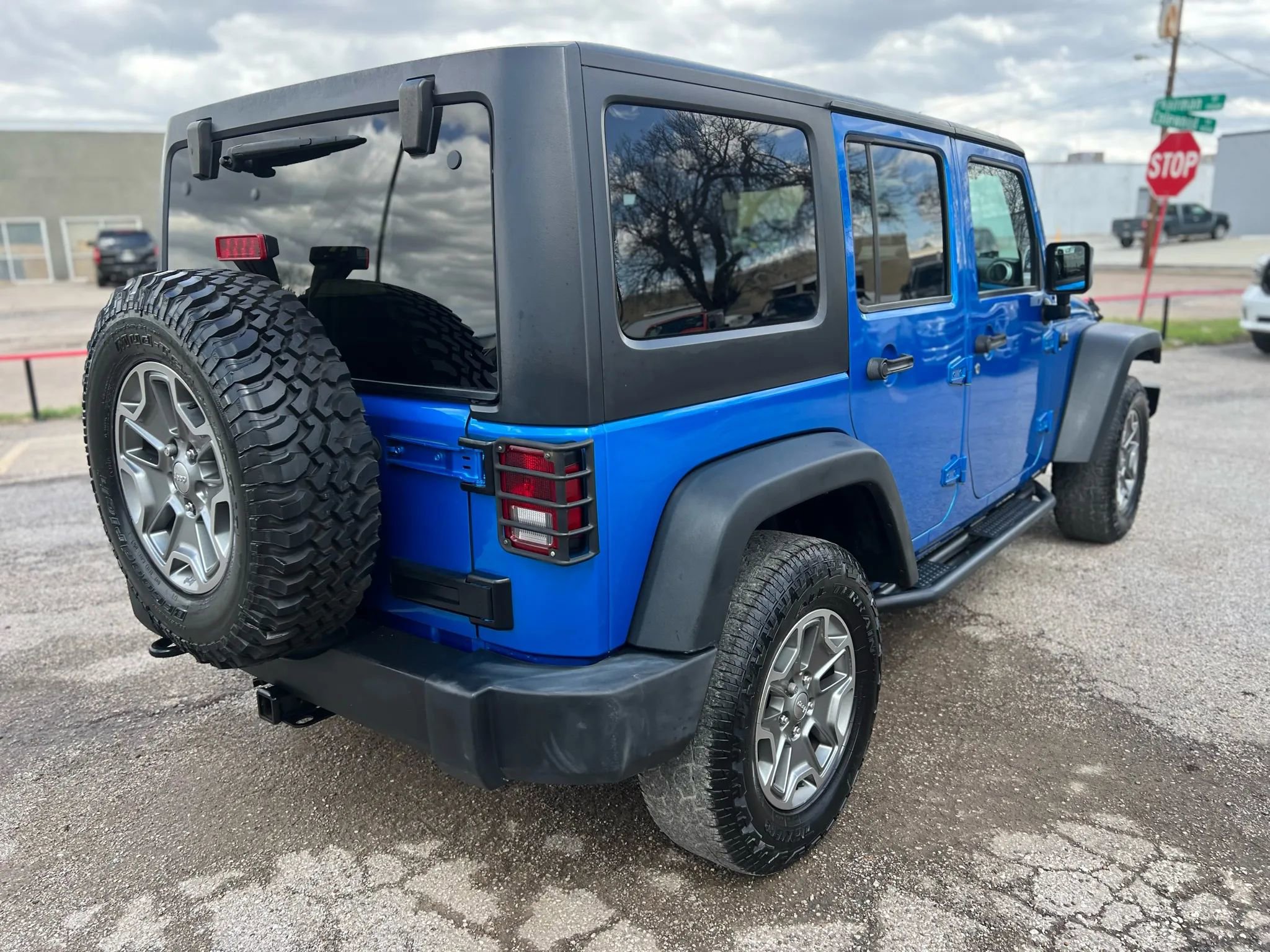 Used 2016 Jeep Wrangler Unlimited Rubicon w/ Connectivity Group image 9