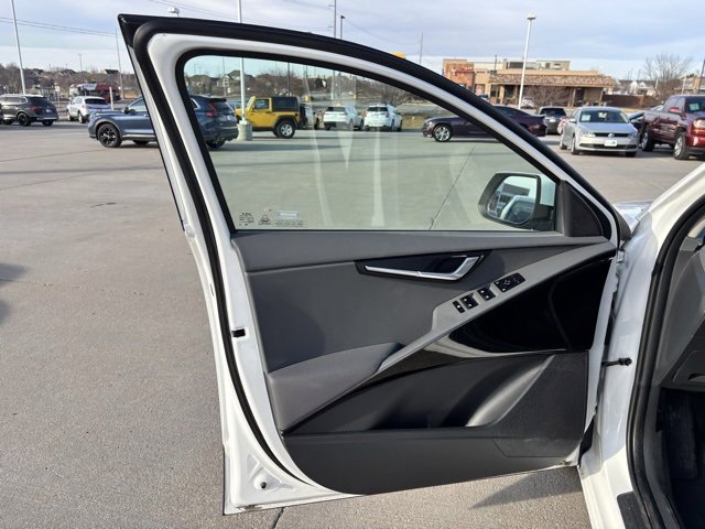 Used 2025 Kia Niro EX image 10