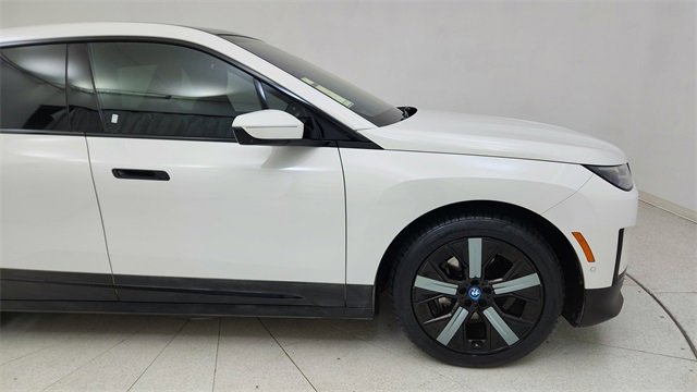 Used 2022 BMW iX xDrive50 w/ Premium Package image 7
