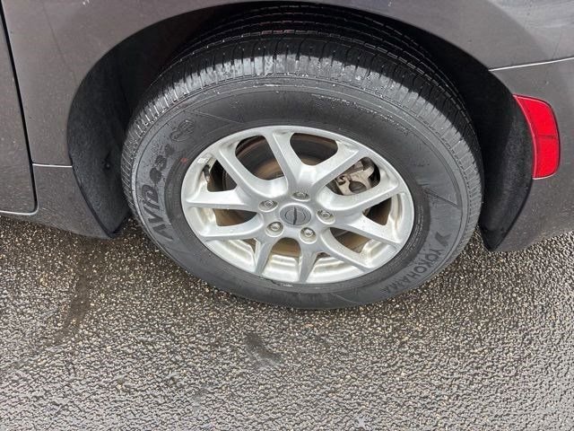 Used 2023 Chrysler Pacifica Touring-L image 44