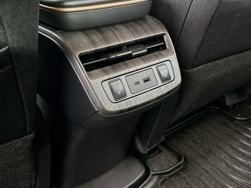 Used 2023 Nissan Ariya AWD image 26