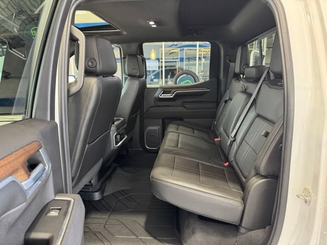 Used 2022 Chevrolet Silverado 1500 High Country w/ High Country Premium Package AWD/4WD image 9