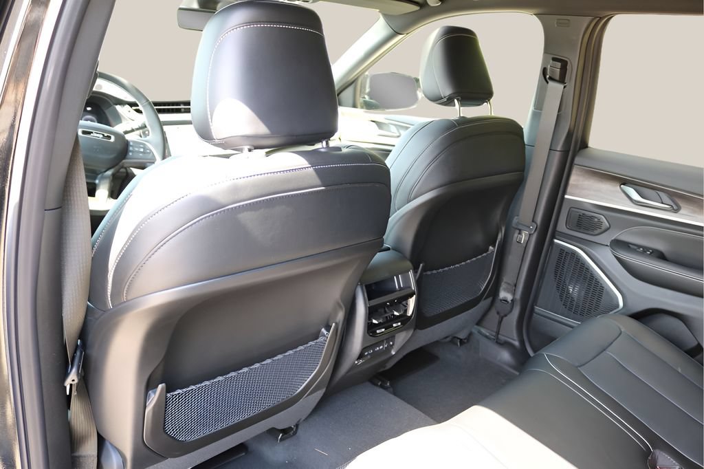 New 2027 Jeep Grand Cherokee Limited AWD/4WD image 15