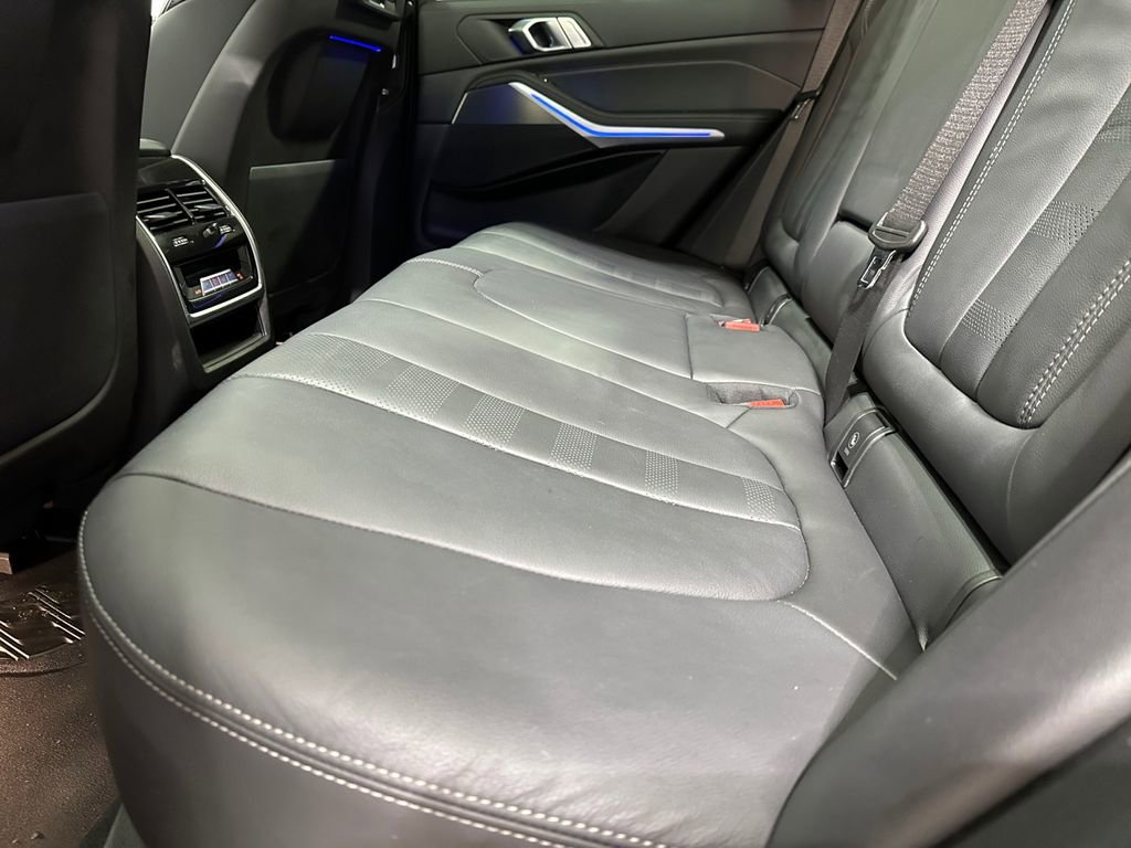 Used 2022 BMW X5 xDrive40i w/ M Sport Package image 24