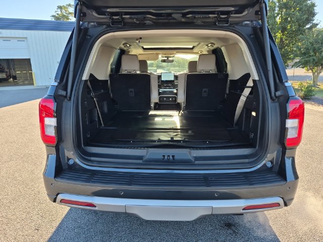 Used 2024 Ford Expedition XLT AWD/4WD image 35