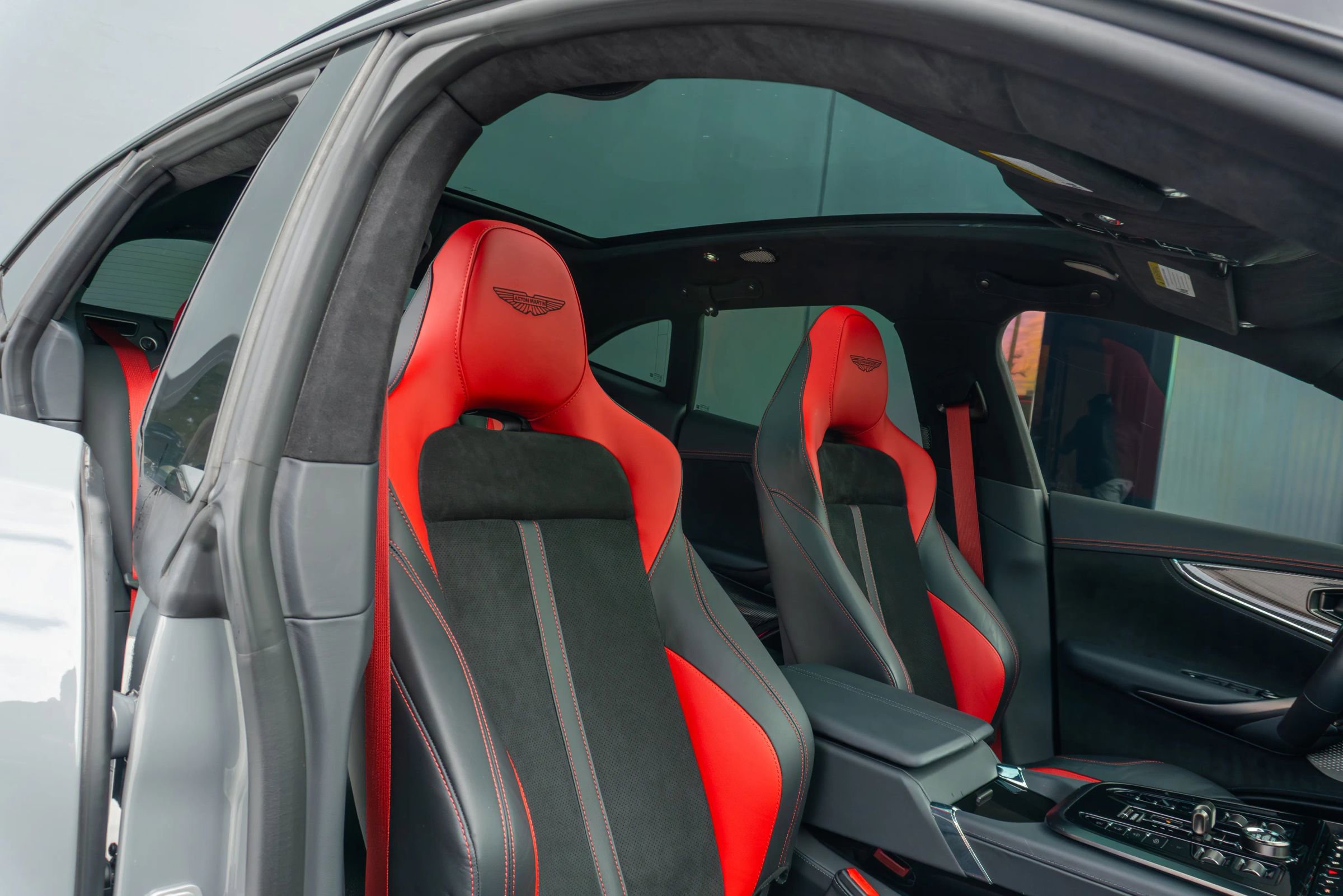 Used 2025 Aston Martin DBX 707 image 54