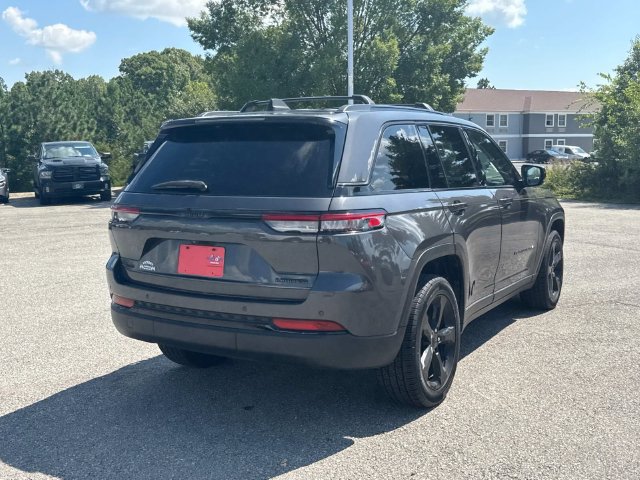Used 2023 Jeep Grand Cherokee Limited w/ Black Appearance Package AWD/4WD image 5