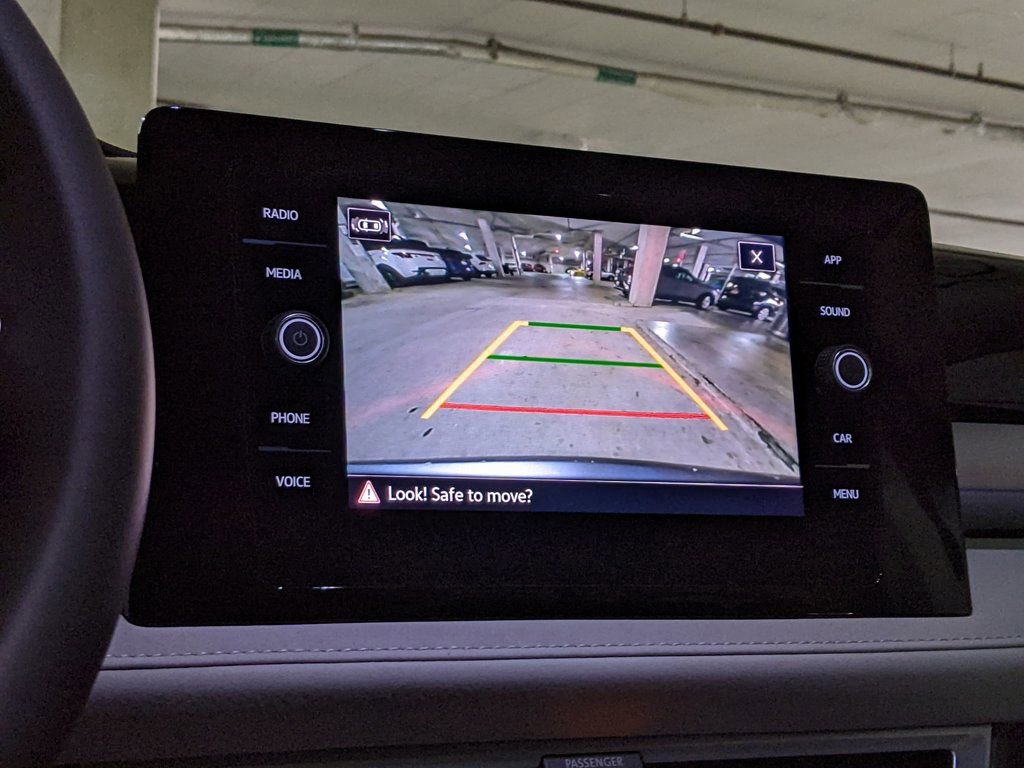 New 2025 Volkswagen Taos SE image 17