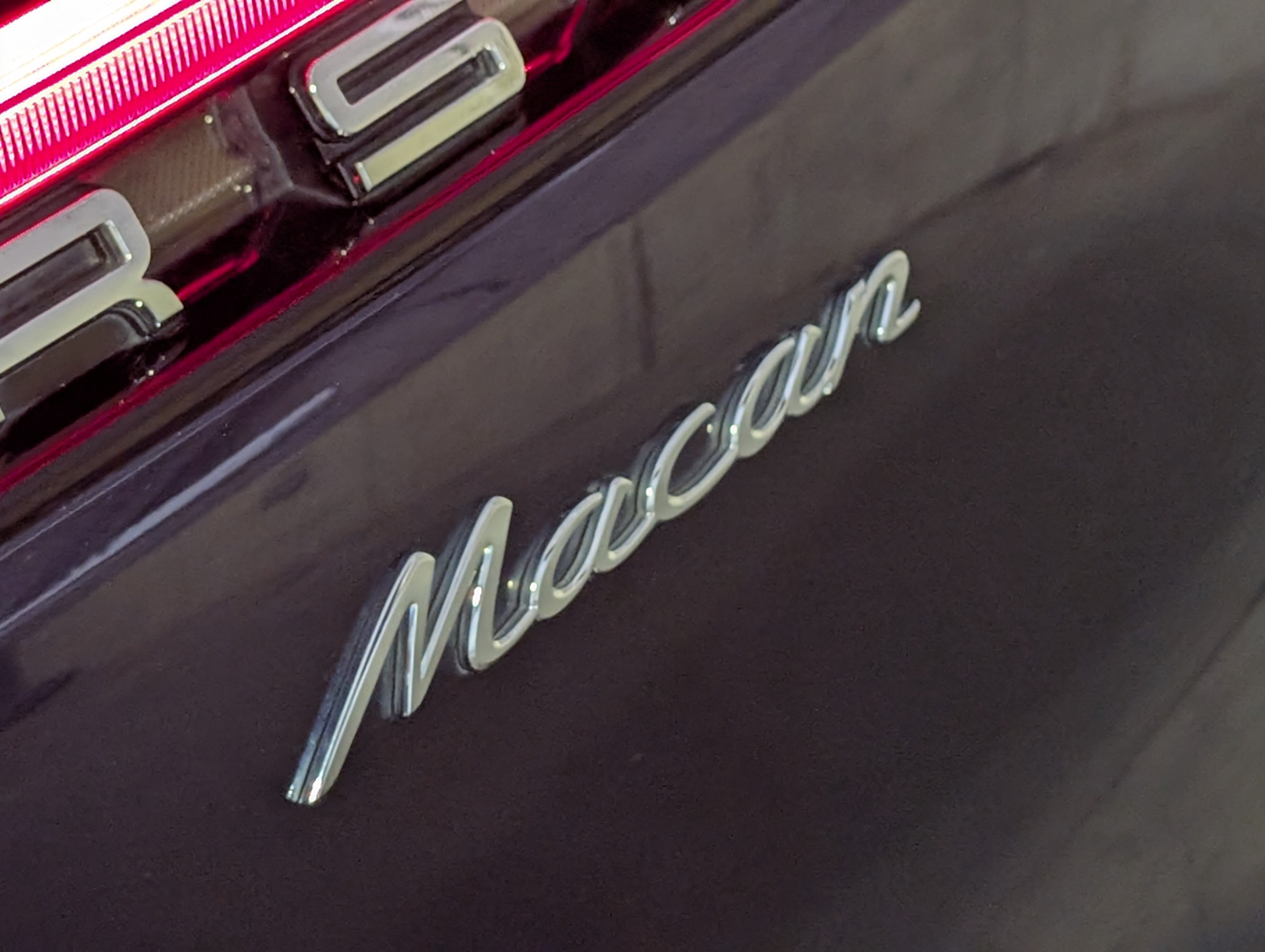 Certified 2023 Porsche Macan AWD/4WD image 17
