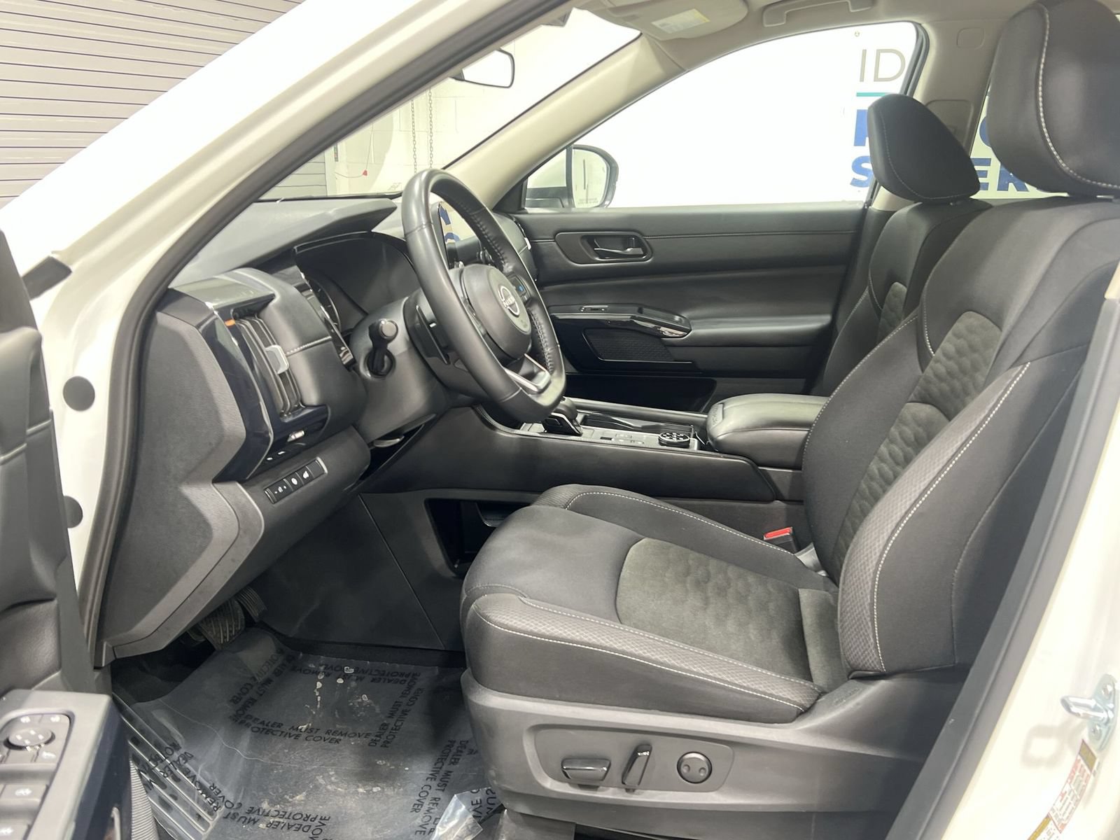 Used 2025 Nissan Pathfinder SV AWD/4WD image 11