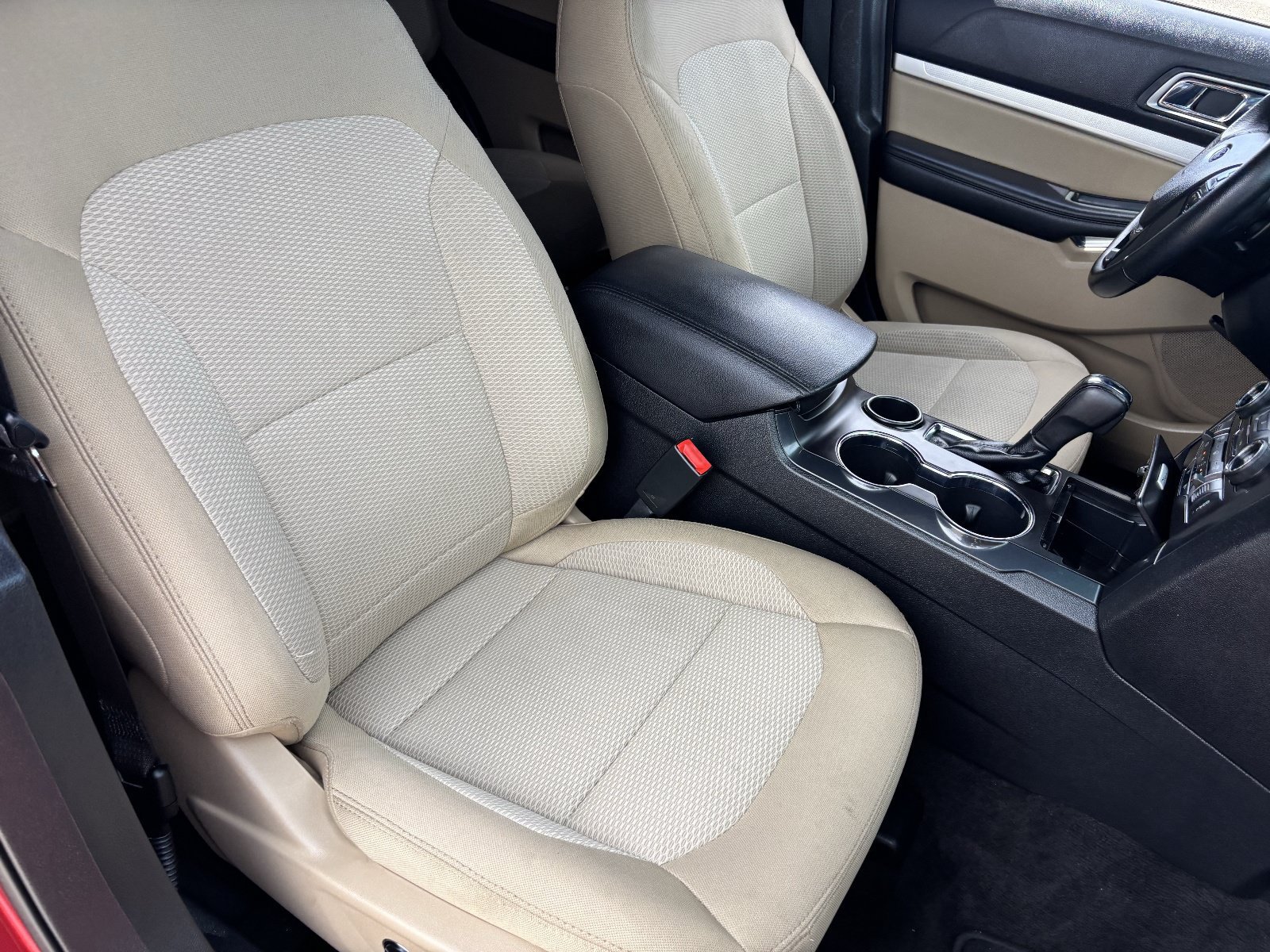 Used 2017 Ford Explorer XLT w/ Equipment Group 201A FWD image 11