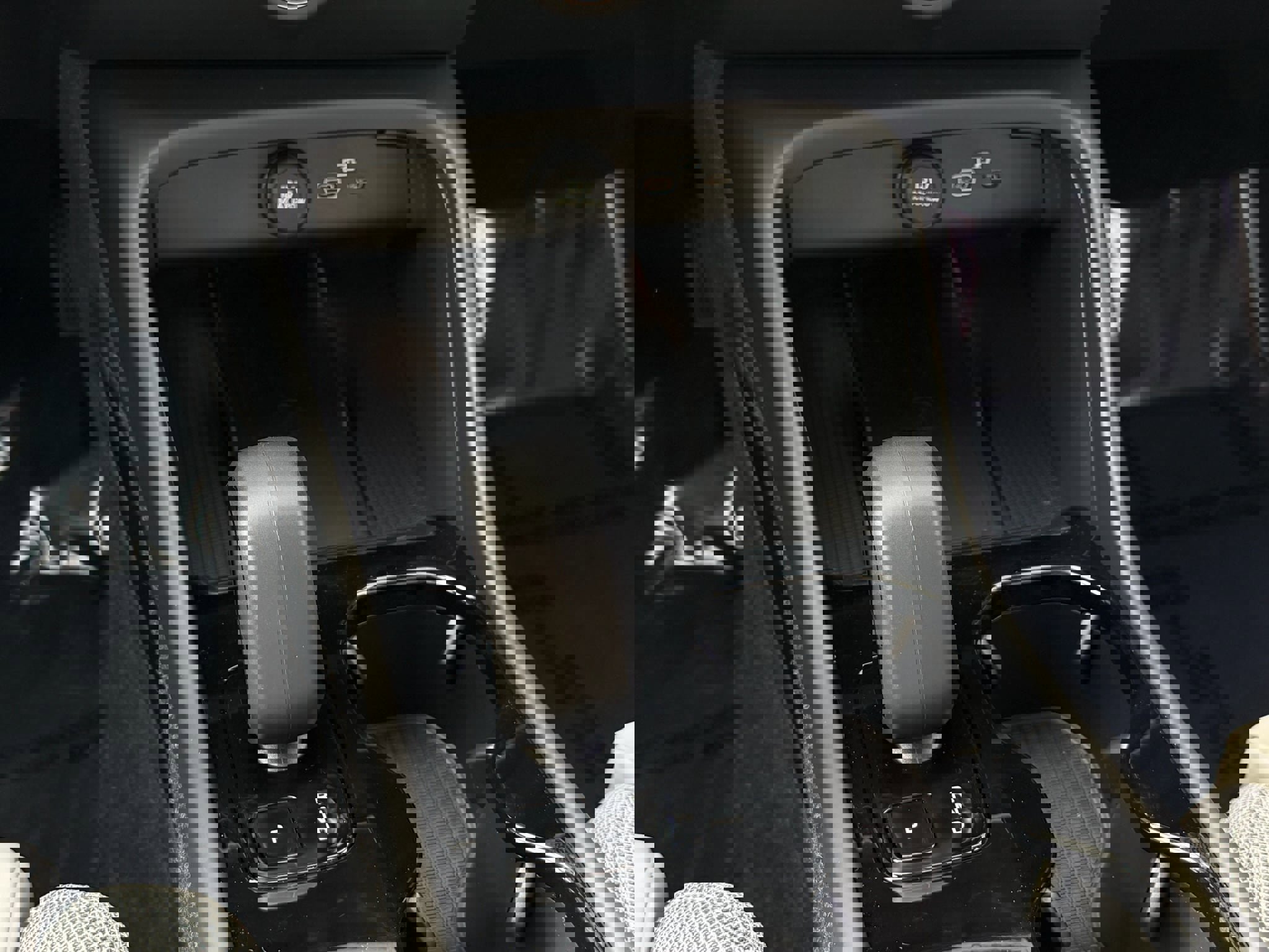 New 2026 Volvo EX40 Plus w/ Protection Package Premier image 13