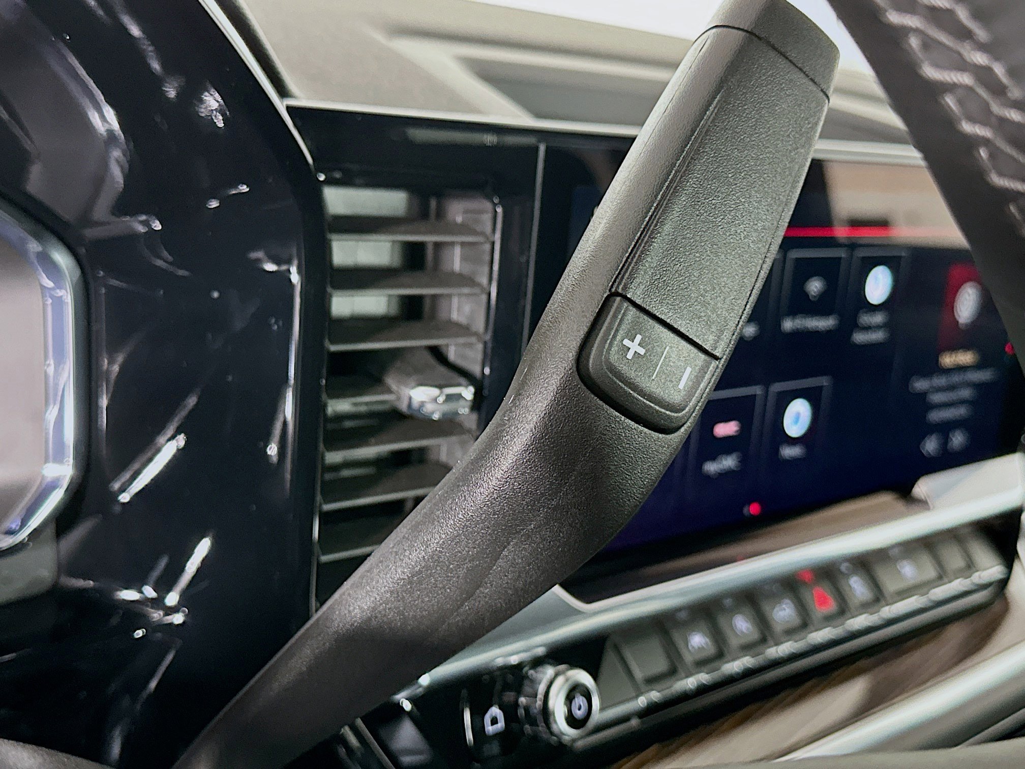 Used 2025 GMC Sierra 1500 Elevation image 24