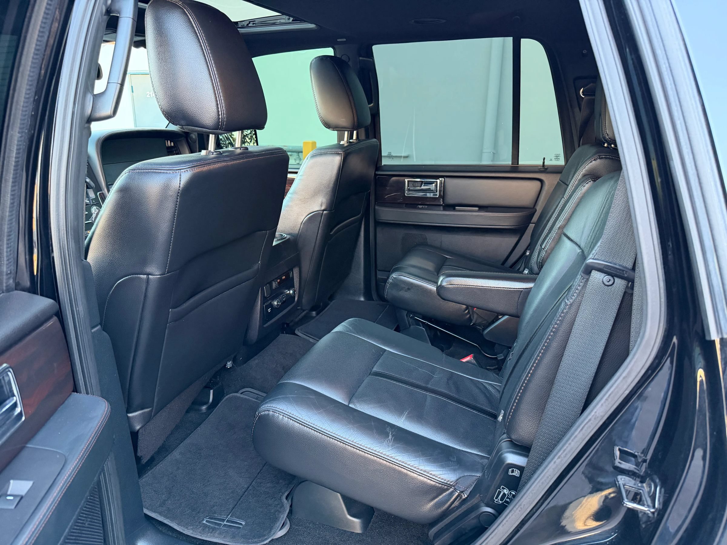 Used 2016 Lincoln Navigator Reserve AWD/4WD image 19