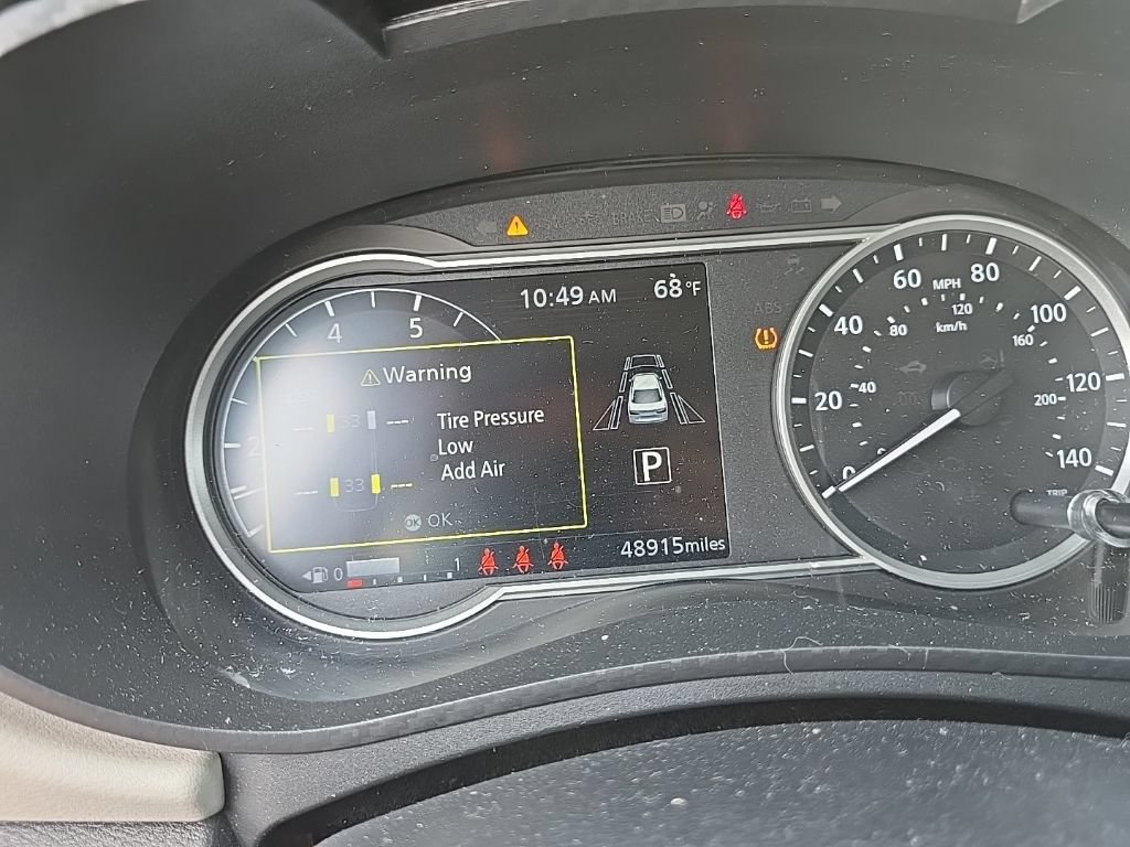 Used 2022 Nissan Versa SV FWD image 4