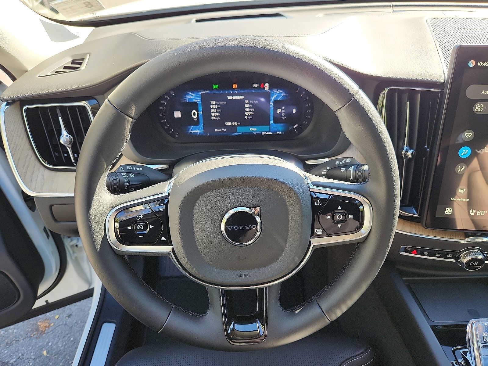 Used 2027 Volvo XC60 B5 Ultra AWD/4WD image 19