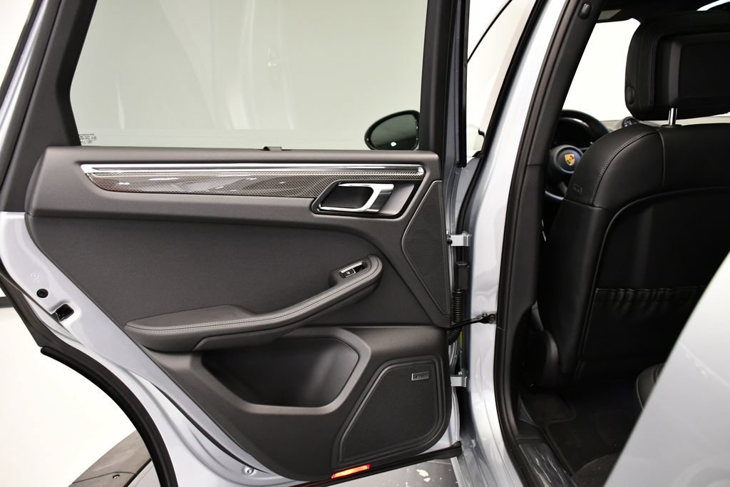 Certified 2026 Porsche Macan Turbo AWD/4WD image 42