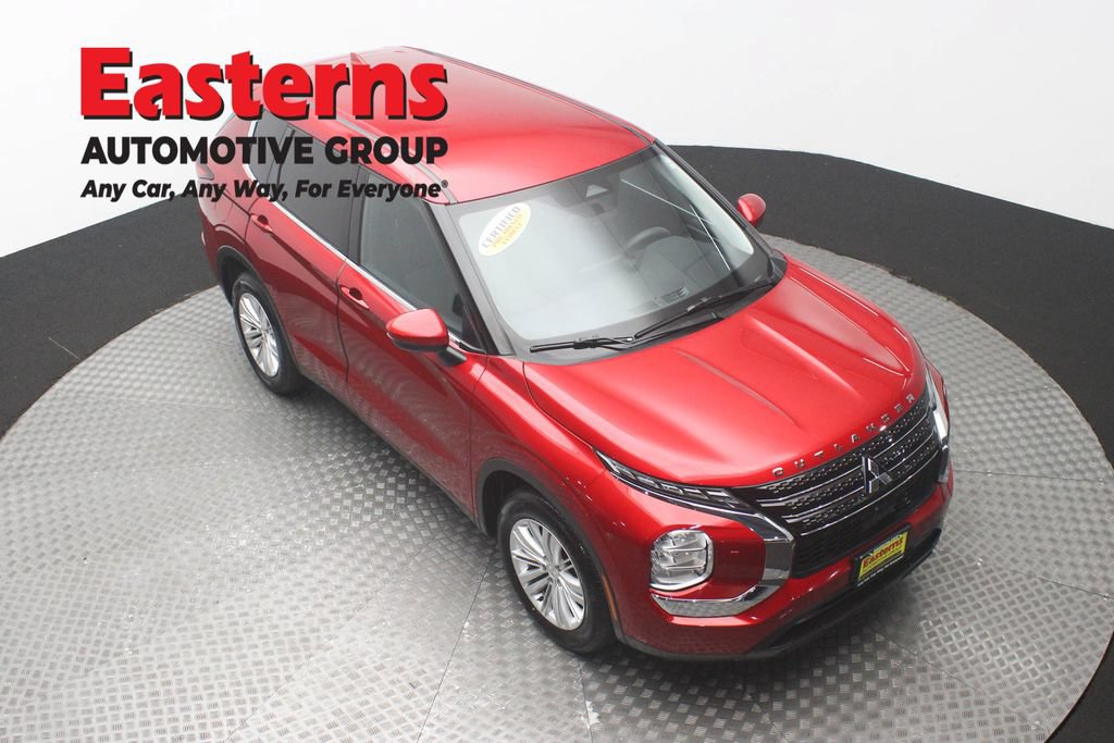 Used 2024 Mitsubishi Outlander ES AWD/4WD image 3