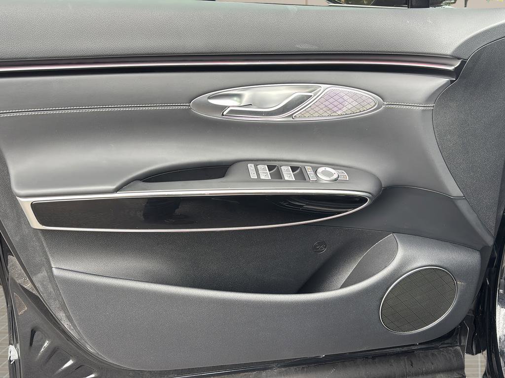Certified 2026 Genesis GV70 2.5T AWD/4WD image 11