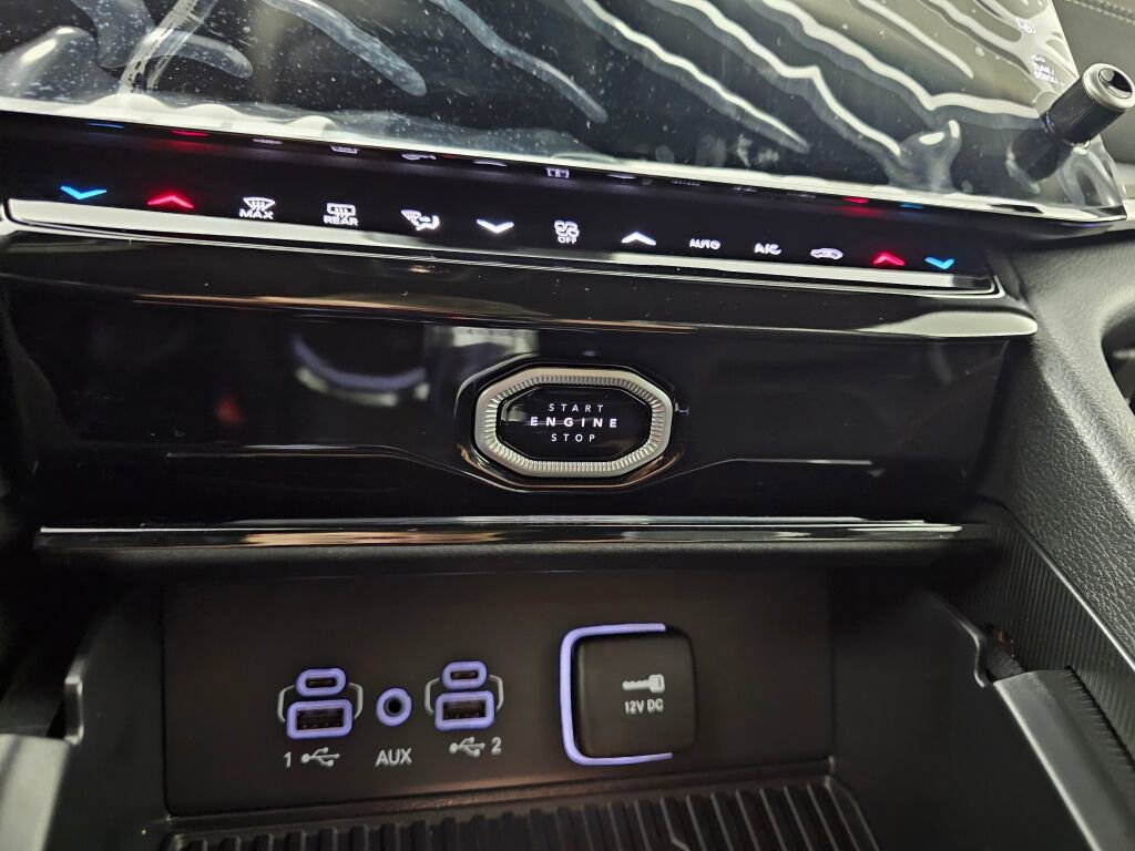 New 2026 Jeep Grand Cherokee Altitude image 25