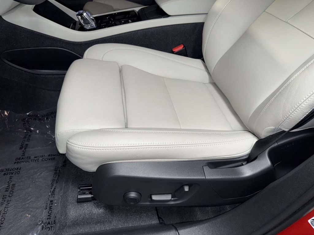 Certified 2024 Volvo XC40 B5 Ultimate w/ Protection Package Premier AWD/4WD image 3