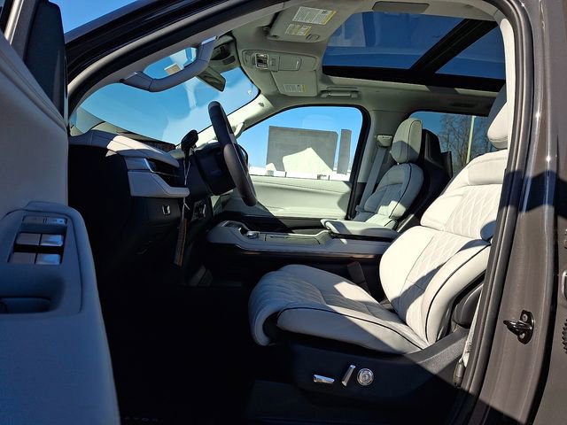New 2026 Lincoln Navigator L Black Label w/ Black Label Special Edition AWD/4WD image 6