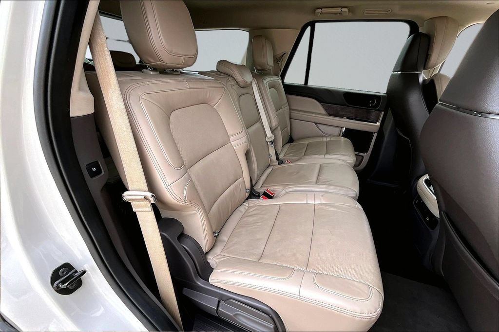 Used 2022 Lincoln Navigator Reserve AWD/4WD image 25