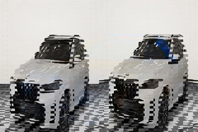 New 2026 BMW X5 xDrive50e image 5