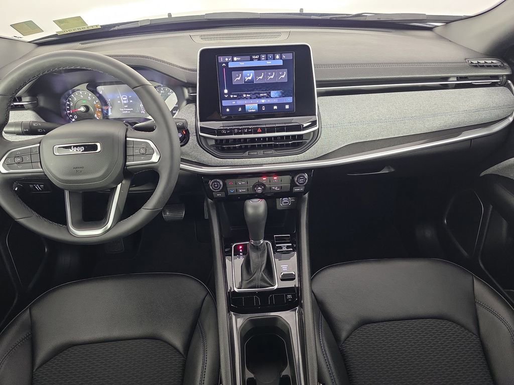 Used 2026 Jeep Compass Latitude AWD/4WD image 14