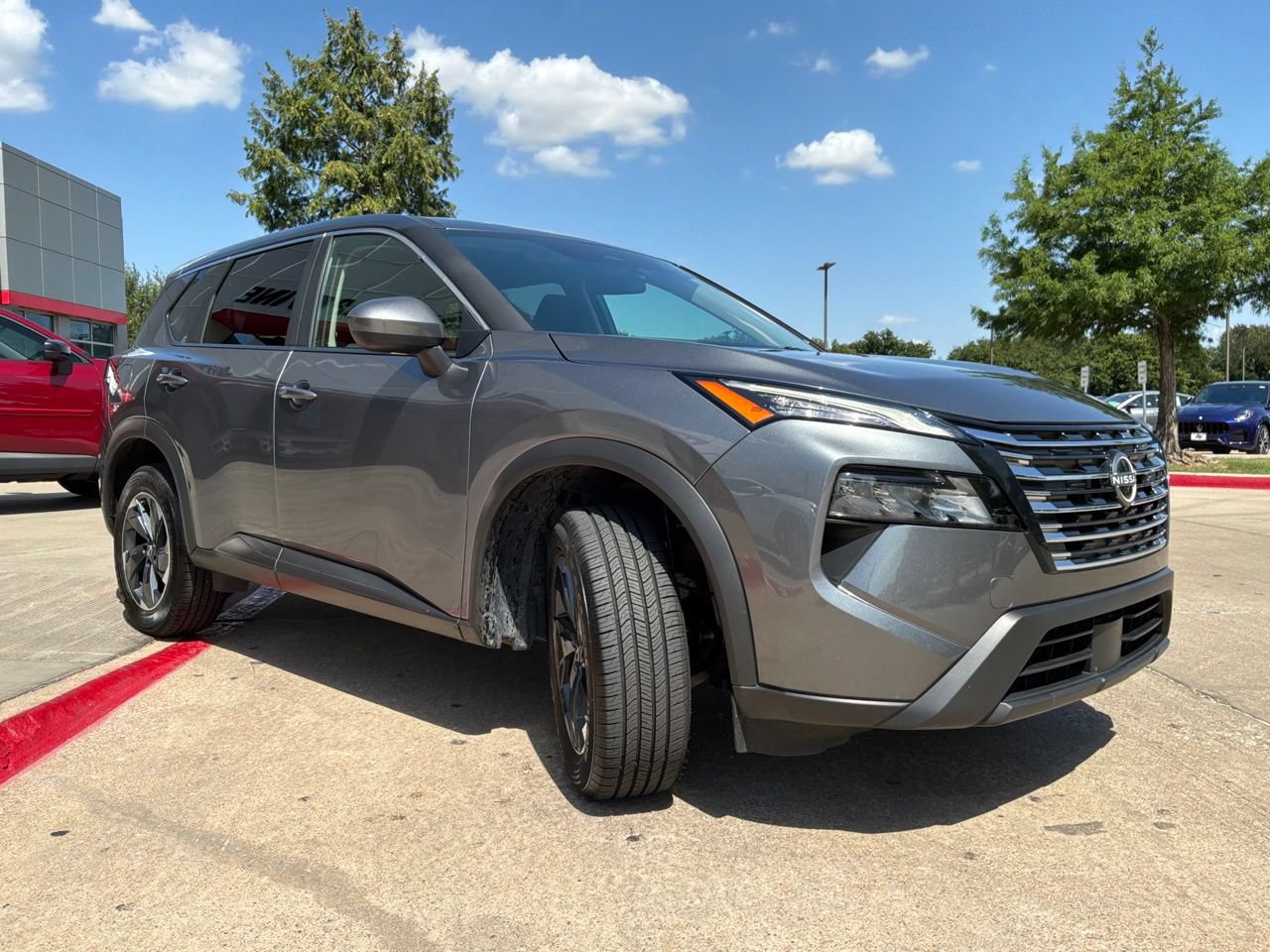 Used 2025 Nissan Rogue SV FWD image 4