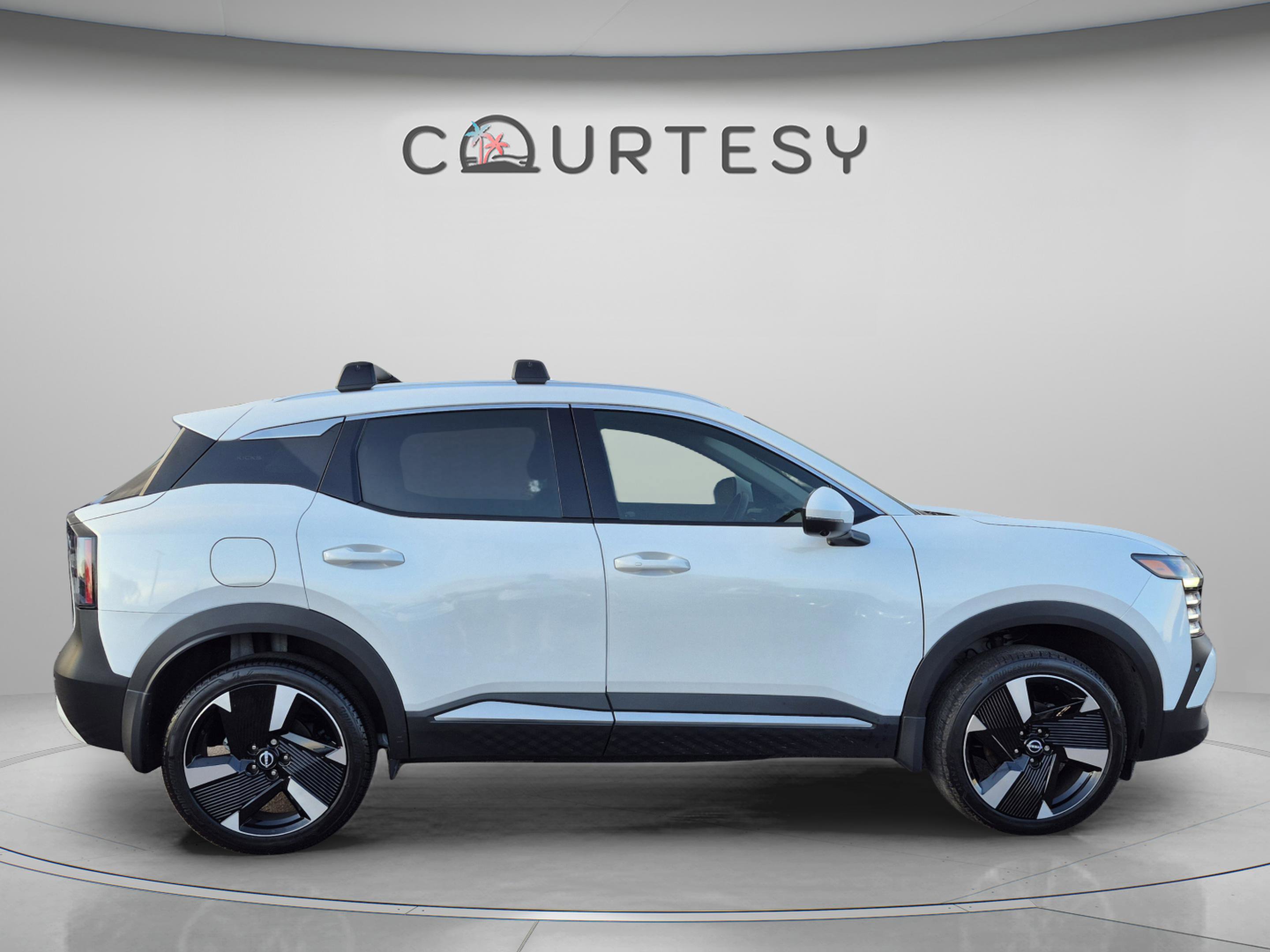 Certified 2025 Nissan Kicks SR FWD image 8
