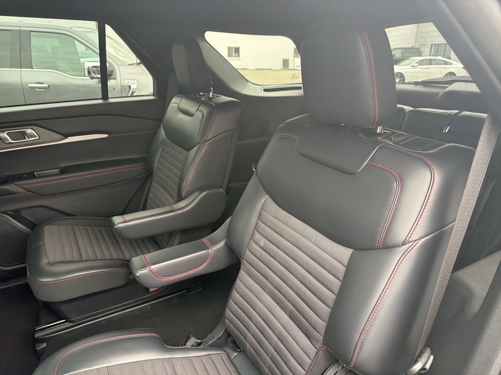 Used 2025 Ford Explorer ST-Line image 31