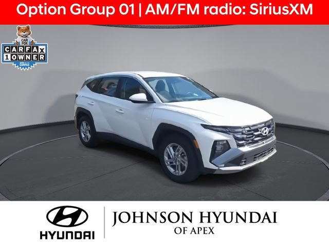 Certified 2025 Hyundai Tucson SE image 2