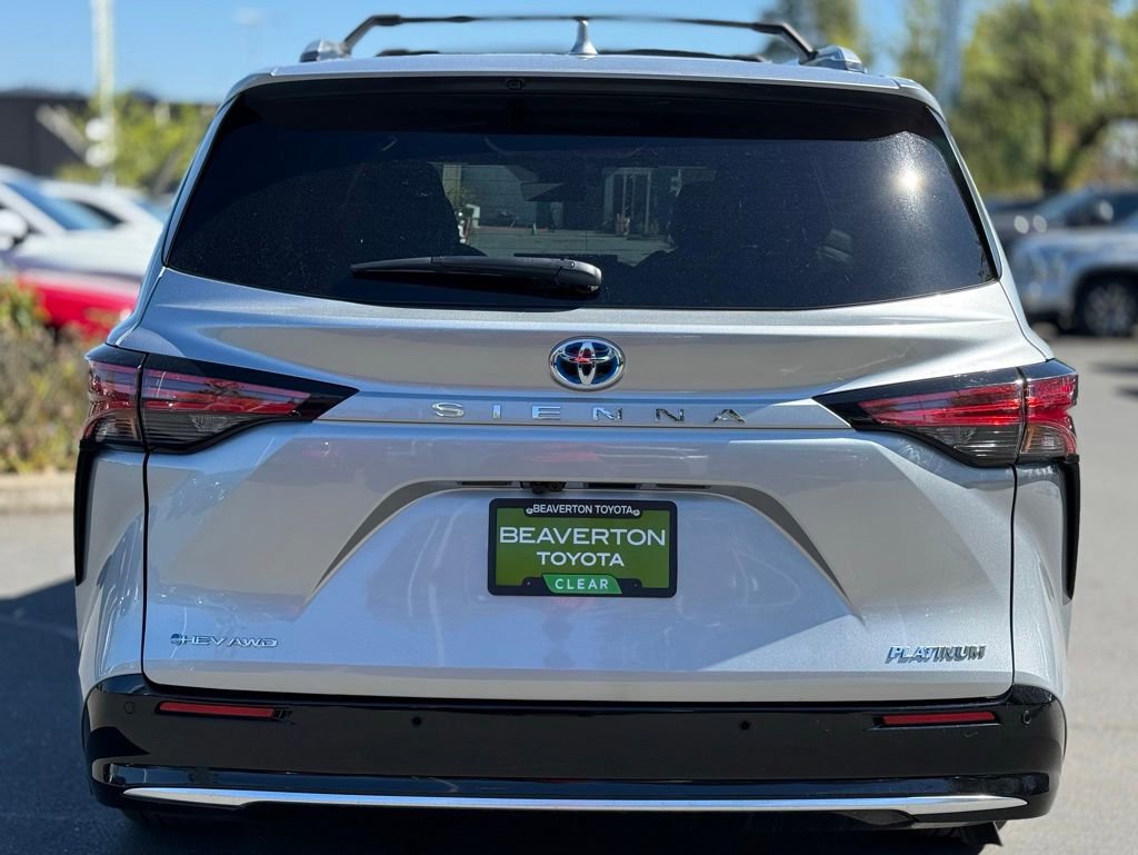 Used 2025 Toyota Sienna Platinum image 4