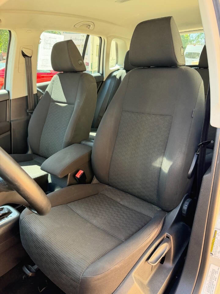 Used 2015 Volkswagen Tiguan S image 16