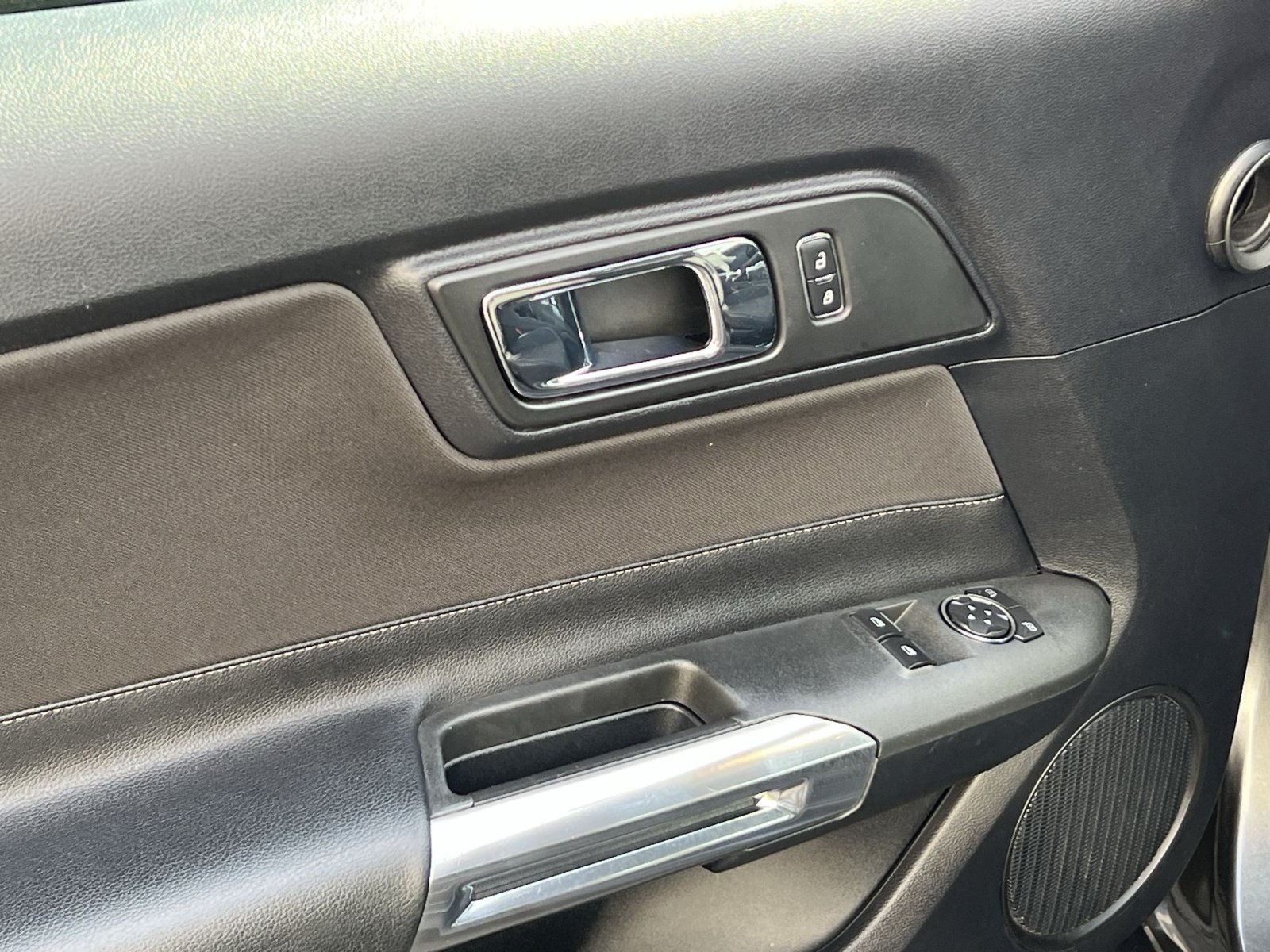 Used 2015 Ford Mustang Coupe RWD image 13