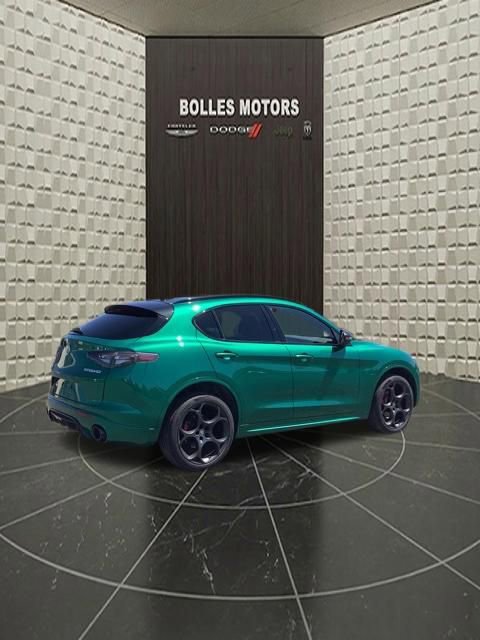 Used 2025 Alfa Romeo Stelvio Tributo Italiano w/ Driving Assist Package AWD/4WD image 4