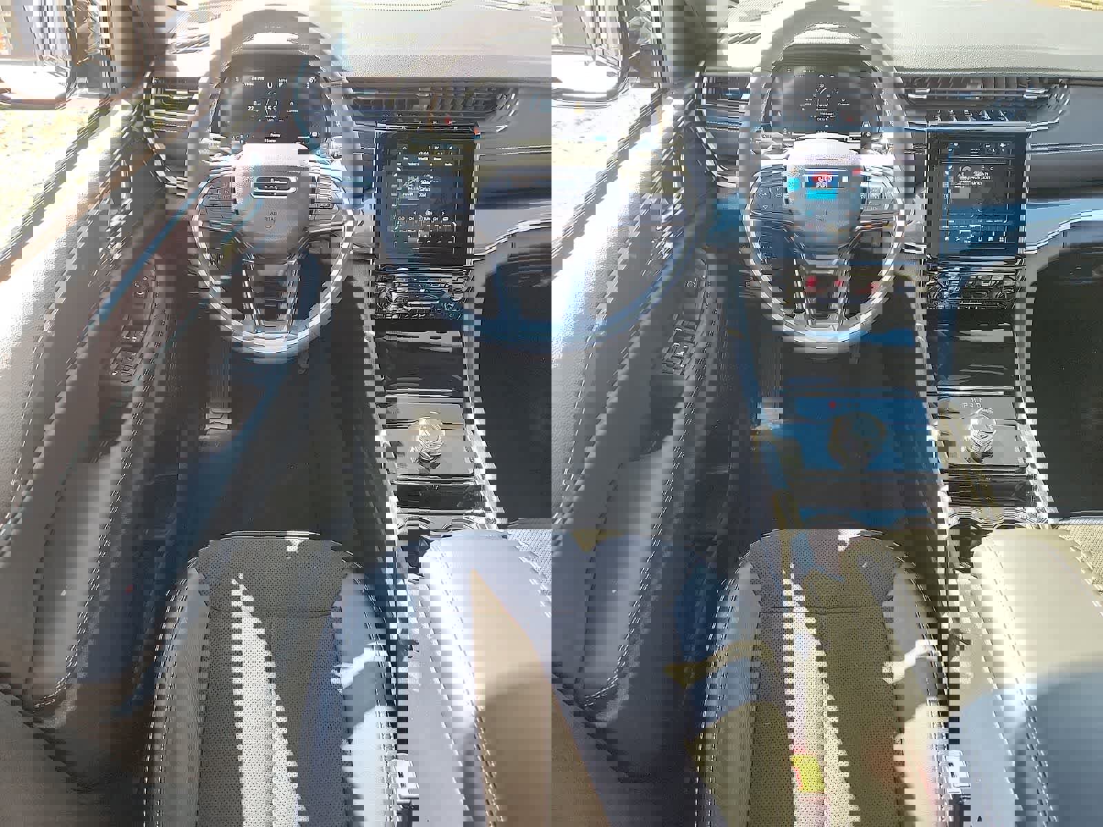 Used 2023 Jeep Grand Cherokee Altitude image 12