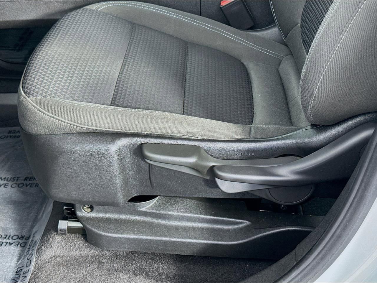 Used 2023 Chevrolet Bolt EUV LT FWD image 35