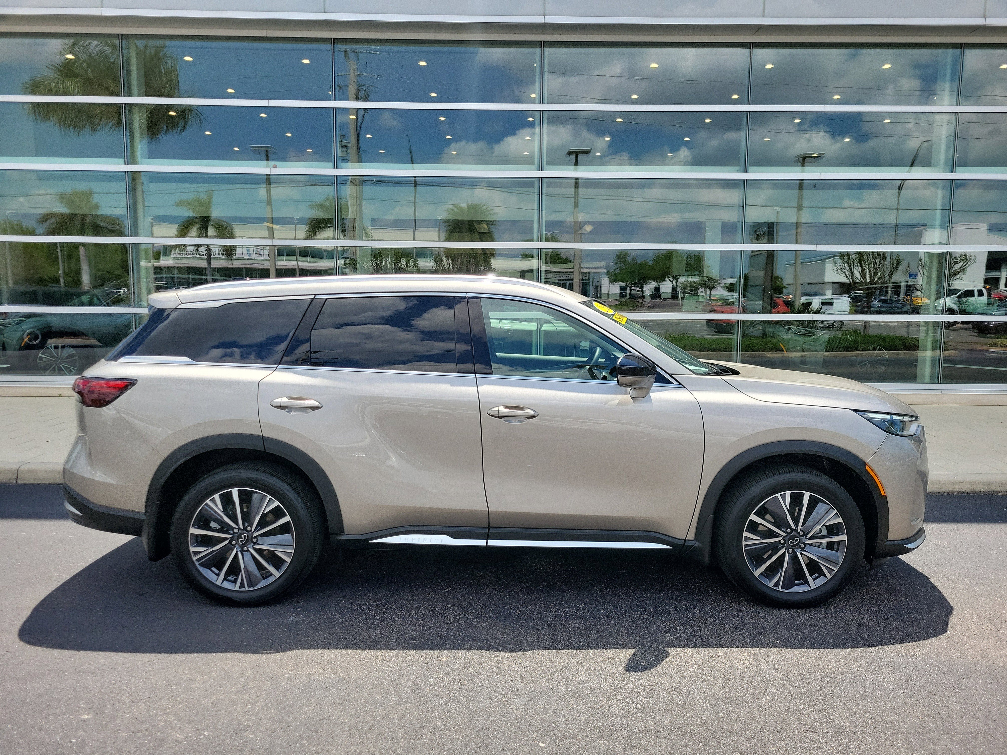 Certified 2026 INFINITI QX60 Luxe w/ Cargo Package image 3