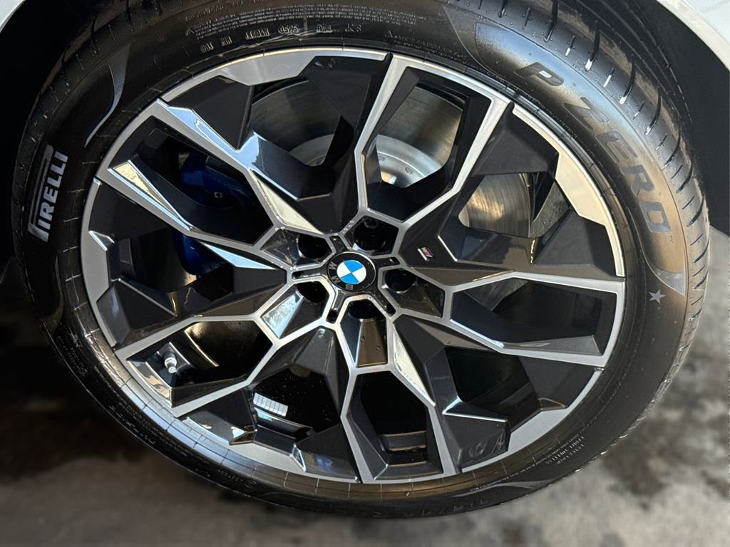 New 2026 BMW X7 M60i image 14