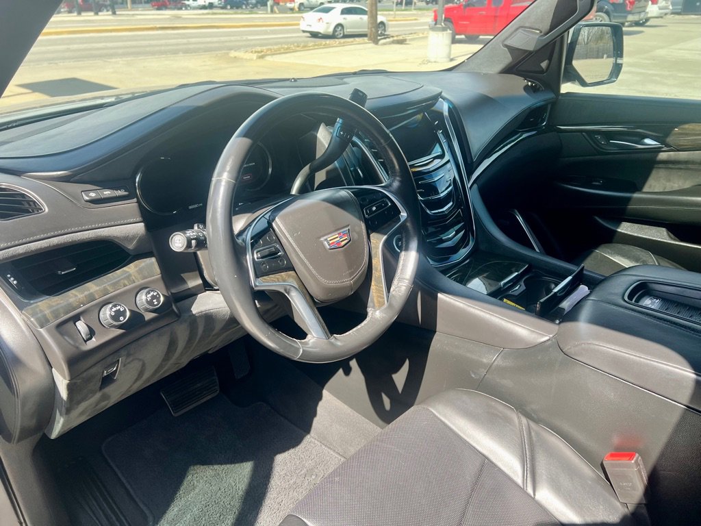 Used 2017 Cadillac Escalade ESV Platinum image 28