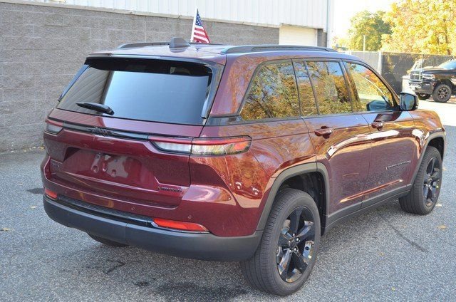New 2025 Jeep Grand Cherokee Limited w/ Black Appearance Package image 8