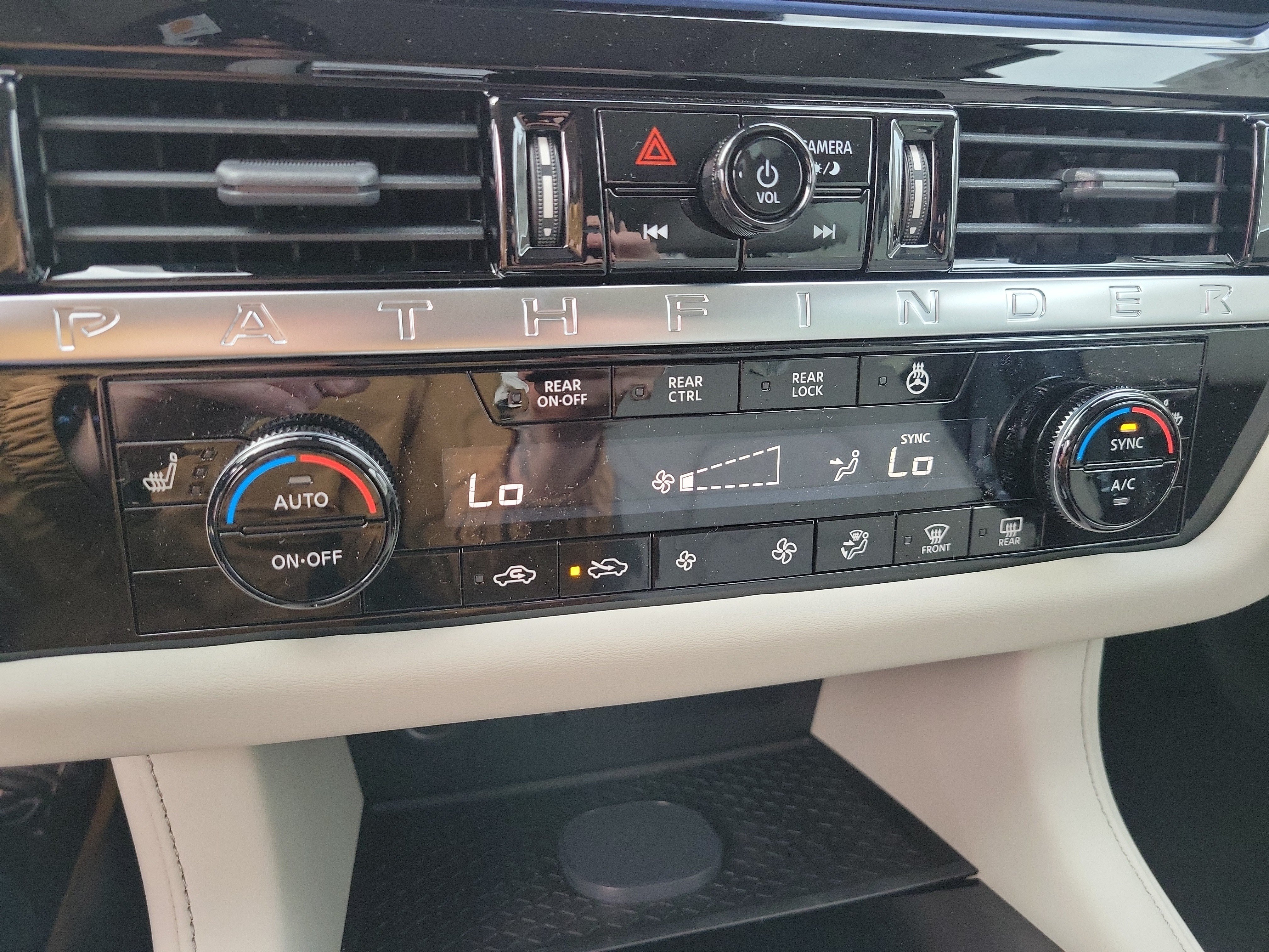 New 2026 Nissan Pathfinder SL FWD image 17