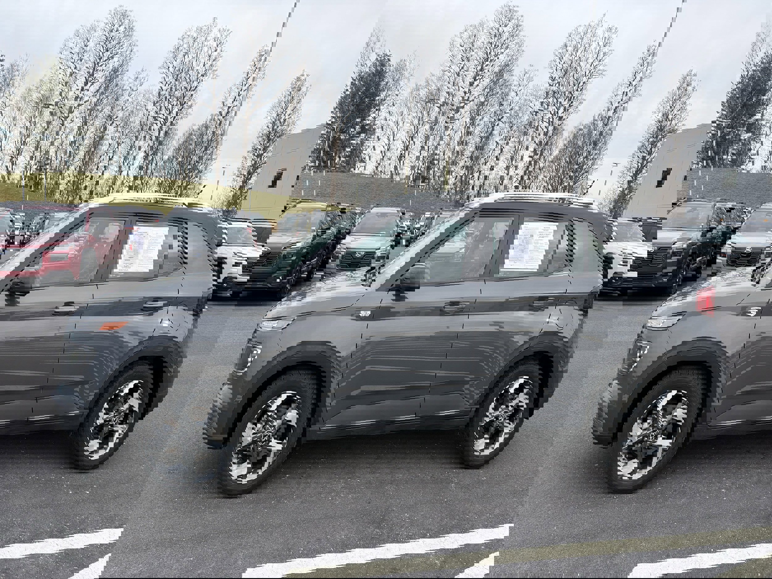 Used 2024 Hyundai Venue Limited image 4