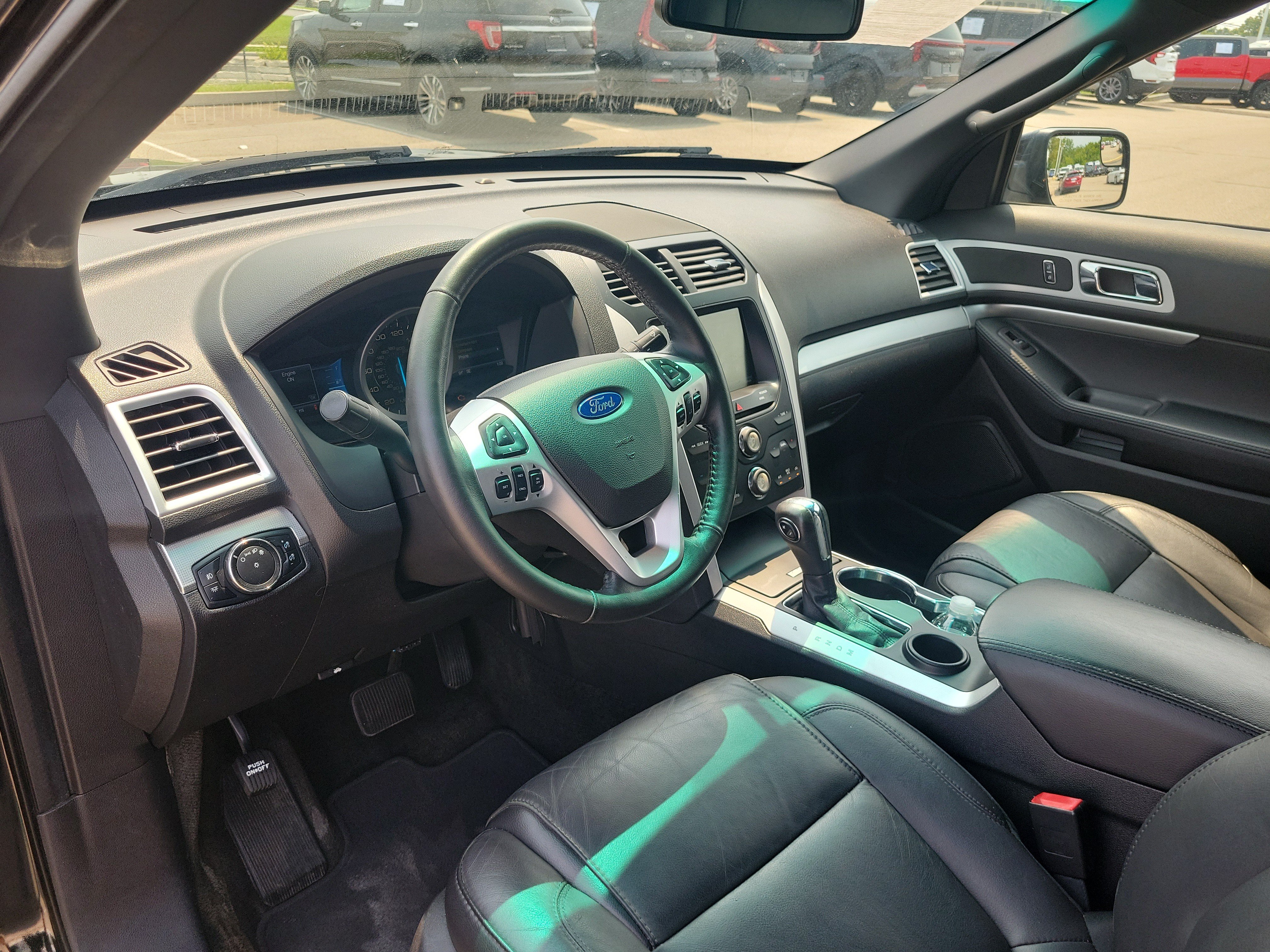 Used 2014 Ford Explorer XLT w/ Equipment Group 202A FWD image 17