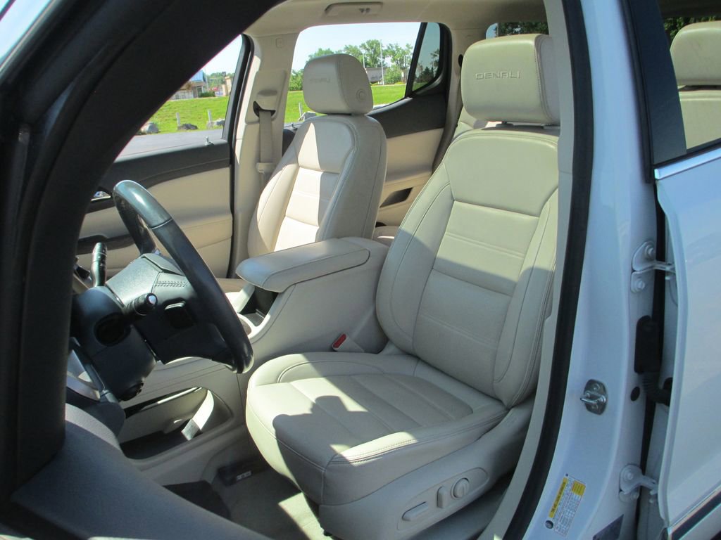 Used 2021 GMC Acadia Denali w/ Denali Technology Package AWD/4WD image 22