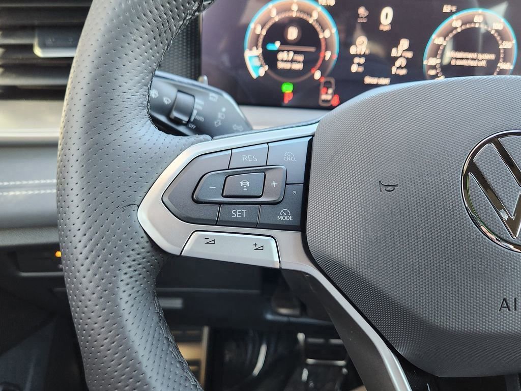 New 2026 Volkswagen Tiguan SE R-Line image 17