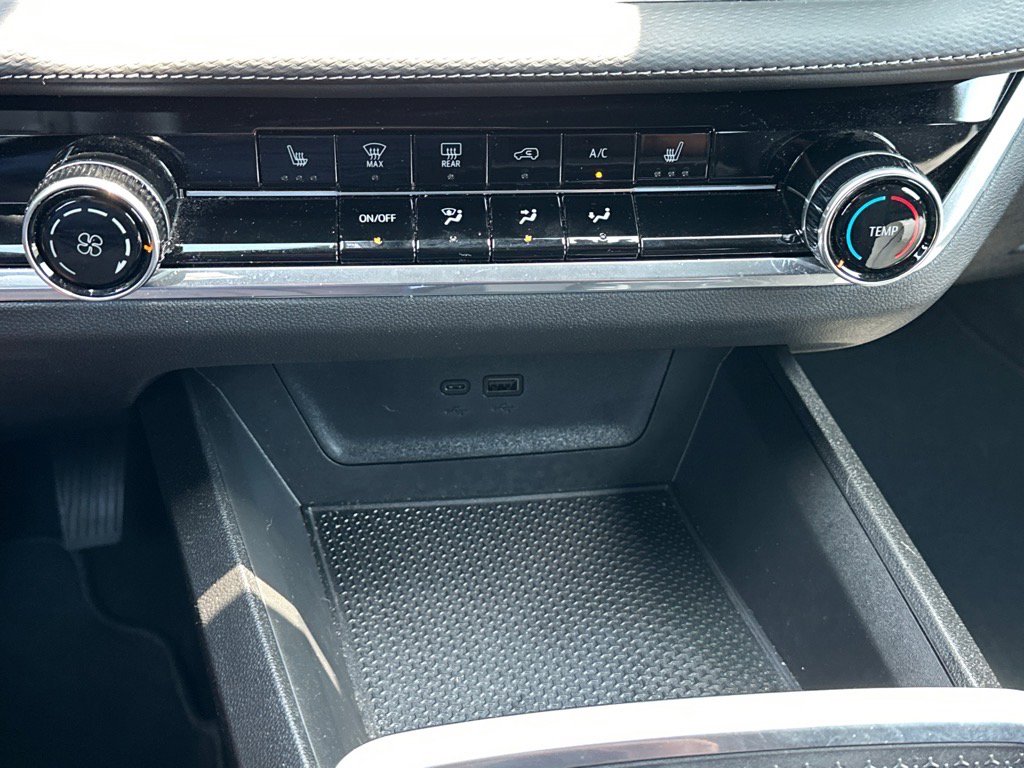 Used 2025 Chevrolet Equinox LT w/ Safety and Technology Package image 14